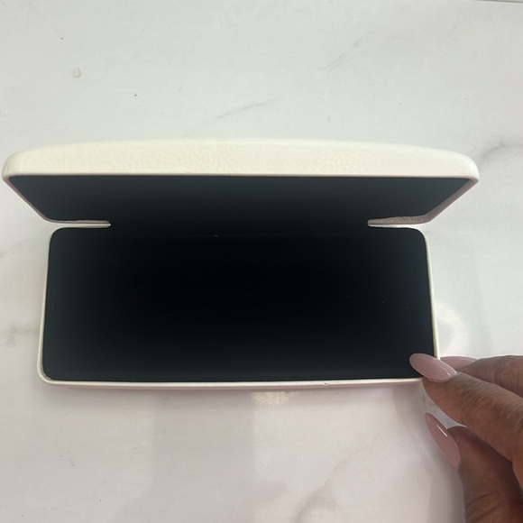 Versace - Picture 3 of 4